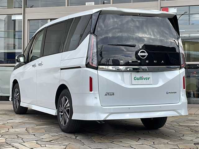 日産 セレナ e－パワー ハイウェイスター V 静岡県 2025(令7)年 0.1千km プリズムホワイト 純正ナビ/・AM/FM/・フルセグTV/・Bluetooth/・USB/・HDMI/主要装備/・アラウンドビューモニター/・デジタルインナーミラー/・ＥＴＣ２．０/・後席エアコン/・プロパイロット/・サイドカーテンエアバッグ/・両側パワスラ/・ワイヤレス充電/・オートハイビーム/・オートホールド/・ブラインドスポットモニター/・クリアランスソナー
