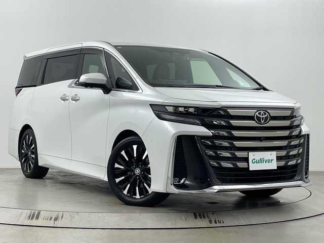トヨタ ヴェルファイア ハイブリット エグゼクティブ ラウンジ 埼玉県 2023(令5)年 1.7万km プラチナホワイトパールマイカ 純正フリップダウンモニター/JBLプレミアムサウンド/左右独立ムーンルーフ/純正ナビ/(Bluetooth/HDMI/USB/AM/FM)/地デジフルセグ/CD/DVDキッド/全方位カメラ/前後ドライブレコーダー/ETC2.0/アダプティブクルーズコントロール/衝突軽減ブレーキ/ブラインドスポットモニター/車線逸脱警報/クリアランスソナー/オートマチックハイビーム/シートメモリー/シートヒーター・ベンチレーション/置くだけ充電/デジタルインナーミラー/パドルシフト/電子パーキングシステム/ブレーキホールド/電動格納ミラー/ウィンカーミラー/フロントフォグランプ/プッシュスタート/ステアリングリモコン/純正フロアマット/ドアバイザー/純正19インチアルミホイール