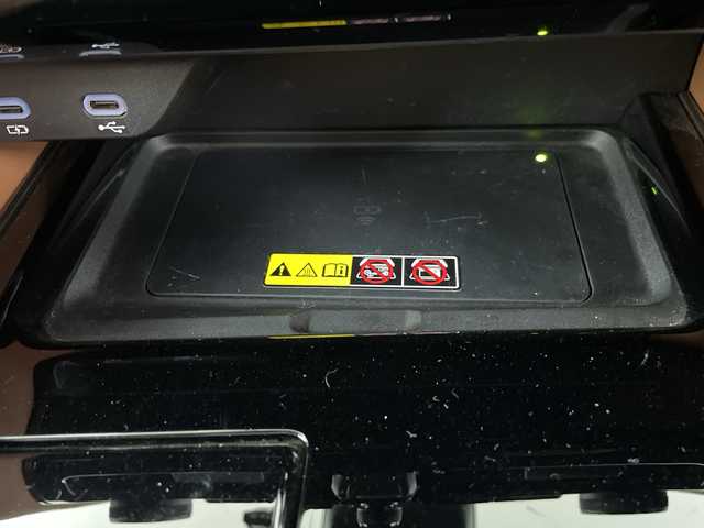 トヨタ ヴェルファイア ハイブリット エグゼクティブ ラウンジ 埼玉県 2023(令5)年 1.7万km プラチナホワイトパールマイカ 純正フリップダウンモニター/JBLプレミアムサウンド/左右独立ムーンルーフ/純正ナビ/(Bluetooth/HDMI/USB/AM/FM)/地デジフルセグ/CD/DVDキッド/全方位カメラ/前後ドライブレコーダー/ETC2.0/アダプティブクルーズコントロール/衝突軽減ブレーキ/ブラインドスポットモニター/車線逸脱警報/クリアランスソナー/オートマチックハイビーム/シートメモリー/シートヒーター・ベンチレーション/置くだけ充電/デジタルインナーミラー/パドルシフト/電子パーキングシステム/ブレーキホールド/電動格納ミラー/ウィンカーミラー/フロントフォグランプ/プッシュスタート/ステアリングリモコン/純正フロアマット/ドアバイザー/純正19インチアルミホイール