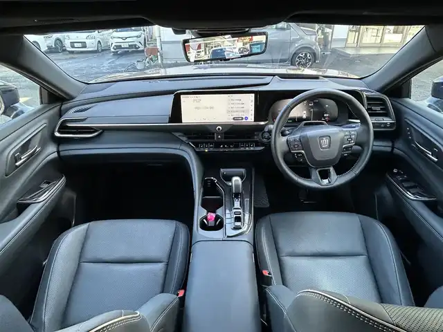 トヨタ クラウン スポーツ Z 長崎県 2024(令6)年 1.5万km ゴールドⅡ ワンオーナー/純正ディスプレイオーディオ（AM/FM/BT/フルセグTV/ミラキャスト)/プッシュスタート/ハンドルヒーター/ブレーキホールド/Cタイプ電源（フロント×２　リア×２）/ガラスルーフ/ビルトインETC2.0/ステアリングスイッチ/レザーシート/シートヒーター（D/N)/エアシート（D/N)/スマートフォン非接触充電/パワーバックドア/デジタルインナーミラー/パーキングアシスト/レーンキープアシスト/クルーズコントロール（追従あり）/オートライト/オートハイビーム/AC100V/パワーシート（D/N・メモリー）/電子サイドブレーキ