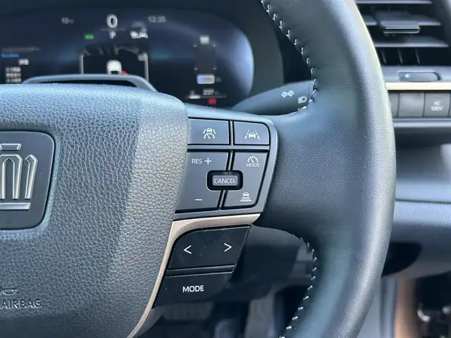 トヨタ クラウン スポーツ Z 長崎県 2024(令6)年 1.5万km ゴールドⅡ ワンオーナー/純正ディスプレイオーディオ（AM/FM/BT/フルセグTV/ミラキャスト)/プッシュスタート/ハンドルヒーター/ブレーキホールド/Cタイプ電源（フロント×２　リア×２）/ガラスルーフ/ビルトインETC2.0/ステアリングスイッチ/レザーシート/シートヒーター（D/N)/エアシート（D/N)/スマートフォン非接触充電/パワーバックドア/デジタルインナーミラー/パーキングアシスト/レーンキープアシスト/クルーズコントロール（追従あり）/オートライト/オートハイビーム/AC100V/パワーシート（D/N・メモリー）/電子サイドブレーキ