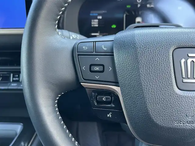 トヨタ クラウン スポーツ Z 長崎県 2024(令6)年 1.5万km ゴールドⅡ ワンオーナー/純正ディスプレイオーディオ（AM/FM/BT/フルセグTV/ミラキャスト)/プッシュスタート/ハンドルヒーター/ブレーキホールド/Cタイプ電源（フロント×２　リア×２）/ガラスルーフ/ビルトインETC2.0/ステアリングスイッチ/レザーシート/シートヒーター（D/N)/エアシート（D/N)/スマートフォン非接触充電/パワーバックドア/デジタルインナーミラー/パーキングアシスト/レーンキープアシスト/クルーズコントロール（追従あり）/オートライト/オートハイビーム/AC100V/パワーシート（D/N・メモリー）/電子サイドブレーキ