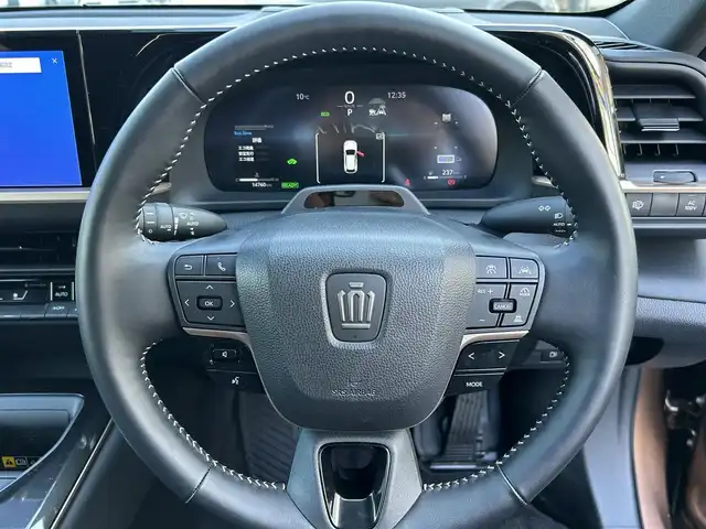 トヨタ クラウン スポーツ Z 長崎県 2024(令6)年 1.5万km ゴールドⅡ ワンオーナー/純正ディスプレイオーディオ（AM/FM/BT/フルセグTV/ミラキャスト)/プッシュスタート/ハンドルヒーター/ブレーキホールド/Cタイプ電源（フロント×２　リア×２）/ガラスルーフ/ビルトインETC2.0/ステアリングスイッチ/レザーシート/シートヒーター（D/N)/エアシート（D/N)/スマートフォン非接触充電/パワーバックドア/デジタルインナーミラー/パーキングアシスト/レーンキープアシスト/クルーズコントロール（追従あり）/オートライト/オートハイビーム/AC100V/パワーシート（D/N・メモリー）/電子サイドブレーキ