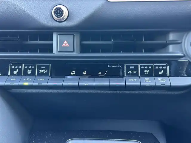 トヨタ クラウン スポーツ Z 長崎県 2024(令6)年 1.5万km ゴールドⅡ ワンオーナー/純正ディスプレイオーディオ（AM/FM/BT/フルセグTV/ミラキャスト)/プッシュスタート/ハンドルヒーター/ブレーキホールド/Cタイプ電源（フロント×２　リア×２）/ガラスルーフ/ビルトインETC2.0/ステアリングスイッチ/レザーシート/シートヒーター（D/N)/エアシート（D/N)/スマートフォン非接触充電/パワーバックドア/デジタルインナーミラー/パーキングアシスト/レーンキープアシスト/クルーズコントロール（追従あり）/オートライト/オートハイビーム/AC100V/パワーシート（D/N・メモリー）/電子サイドブレーキ