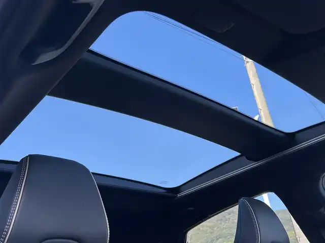 トヨタ クラウン スポーツ Z 長崎県 2024(令6)年 1.5万km ゴールドⅡ ワンオーナー/純正ディスプレイオーディオ（AM/FM/BT/フルセグTV/ミラキャスト)/プッシュスタート/ハンドルヒーター/ブレーキホールド/Cタイプ電源（フロント×２　リア×２）/ガラスルーフ/ビルトインETC2.0/ステアリングスイッチ/レザーシート/シートヒーター（D/N)/エアシート（D/N)/スマートフォン非接触充電/パワーバックドア/デジタルインナーミラー/パーキングアシスト/レーンキープアシスト/クルーズコントロール（追従あり）/オートライト/オートハイビーム/AC100V/パワーシート（D/N・メモリー）/電子サイドブレーキ