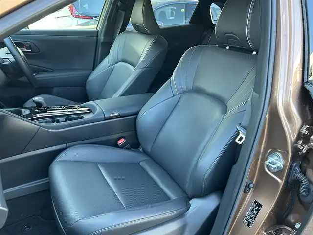 トヨタ クラウン スポーツ Z 長崎県 2024(令6)年 1.5万km ゴールドⅡ ワンオーナー/純正ディスプレイオーディオ（AM/FM/BT/フルセグTV/ミラキャスト)/プッシュスタート/ハンドルヒーター/ブレーキホールド/Cタイプ電源（フロント×２　リア×２）/ガラスルーフ/ビルトインETC2.0/ステアリングスイッチ/レザーシート/シートヒーター（D/N)/エアシート（D/N)/スマートフォン非接触充電/パワーバックドア/デジタルインナーミラー/パーキングアシスト/レーンキープアシスト/クルーズコントロール（追従あり）/オートライト/オートハイビーム/AC100V/パワーシート（D/N・メモリー）/電子サイドブレーキ