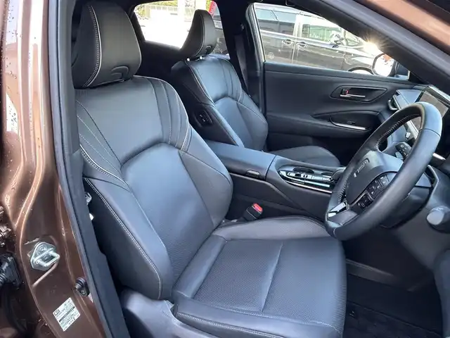 トヨタ クラウン スポーツ Z 長崎県 2024(令6)年 1.5万km ゴールドⅡ ワンオーナー/純正ディスプレイオーディオ（AM/FM/BT/フルセグTV/ミラキャスト)/プッシュスタート/ハンドルヒーター/ブレーキホールド/Cタイプ電源（フロント×２　リア×２）/ガラスルーフ/ビルトインETC2.0/ステアリングスイッチ/レザーシート/シートヒーター（D/N)/エアシート（D/N)/スマートフォン非接触充電/パワーバックドア/デジタルインナーミラー/パーキングアシスト/レーンキープアシスト/クルーズコントロール（追従あり）/オートライト/オートハイビーム/AC100V/パワーシート（D/N・メモリー）/電子サイドブレーキ