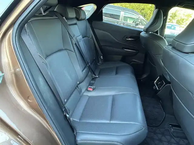 トヨタ クラウン スポーツ Z 長崎県 2024(令6)年 1.5万km ゴールドⅡ ワンオーナー/純正ディスプレイオーディオ（AM/FM/BT/フルセグTV/ミラキャスト)/プッシュスタート/ハンドルヒーター/ブレーキホールド/Cタイプ電源（フロント×２　リア×２）/ガラスルーフ/ビルトインETC2.0/ステアリングスイッチ/レザーシート/シートヒーター（D/N)/エアシート（D/N)/スマートフォン非接触充電/パワーバックドア/デジタルインナーミラー/パーキングアシスト/レーンキープアシスト/クルーズコントロール（追従あり）/オートライト/オートハイビーム/AC100V/パワーシート（D/N・メモリー）/電子サイドブレーキ