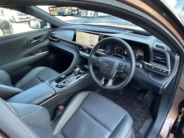 トヨタ クラウン スポーツ Z 長崎県 2024(令6)年 1.5万km ゴールドⅡ ワンオーナー/純正ディスプレイオーディオ（AM/FM/BT/フルセグTV/ミラキャスト)/プッシュスタート/ハンドルヒーター/ブレーキホールド/Cタイプ電源（フロント×２　リア×２）/ガラスルーフ/ビルトインETC2.0/ステアリングスイッチ/レザーシート/シートヒーター（D/N)/エアシート（D/N)/スマートフォン非接触充電/パワーバックドア/デジタルインナーミラー/パーキングアシスト/レーンキープアシスト/クルーズコントロール（追従あり）/オートライト/オートハイビーム/AC100V/パワーシート（D/N・メモリー）/電子サイドブレーキ