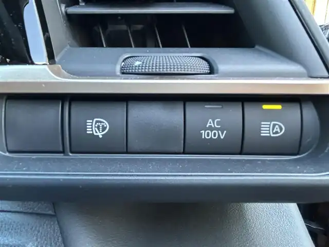 トヨタ クラウン スポーツ Z 長崎県 2024(令6)年 1.5万km ゴールドⅡ ワンオーナー/純正ディスプレイオーディオ（AM/FM/BT/フルセグTV/ミラキャスト)/プッシュスタート/ハンドルヒーター/ブレーキホールド/Cタイプ電源（フロント×２　リア×２）/ガラスルーフ/ビルトインETC2.0/ステアリングスイッチ/レザーシート/シートヒーター（D/N)/エアシート（D/N)/スマートフォン非接触充電/パワーバックドア/デジタルインナーミラー/パーキングアシスト/レーンキープアシスト/クルーズコントロール（追従あり）/オートライト/オートハイビーム/AC100V/パワーシート（D/N・メモリー）/電子サイドブレーキ