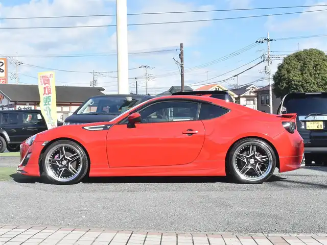 トヨタ ８６ GT リミテッド 神奈川県 2012(平24)年 5.7万km ライトニングレッド USトヨタ直輸入純正エンブレム/モデリスタエアロ（F・S・R）/TOM’S4本出しマフラー/：TOM’S4スモークテールレンズ/車高調/社外ディスプレイオーディオ/Bluetooth/バックカメラ/FM/AM/パイオニアパワードサブウーファー（）/プッシュスタート/ドライブレコーダー（前後）/社外シルバーメッキ19インチアルミホイール/：235/35R19/ハーフレザーシート/：シートヒーター前席/フロアマット