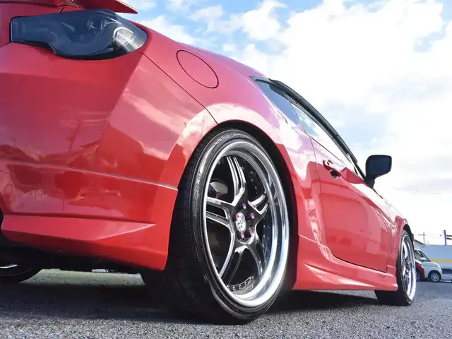トヨタ ８６ GT リミテッド 神奈川県 2012(平24)年 5.7万km ライトニングレッド USトヨタ直輸入純正エンブレム/モデリスタエアロ（F・S・R）/TOM’S4本出しマフラー/：TOM’S4スモークテールレンズ/車高調/社外ディスプレイオーディオ/Bluetooth/バックカメラ/FM/AM/パイオニアパワードサブウーファー（）/プッシュスタート/ドライブレコーダー（前後）/社外シルバーメッキ19インチアルミホイール/：235/35R19/ハーフレザーシート/：シートヒーター前席/フロアマット