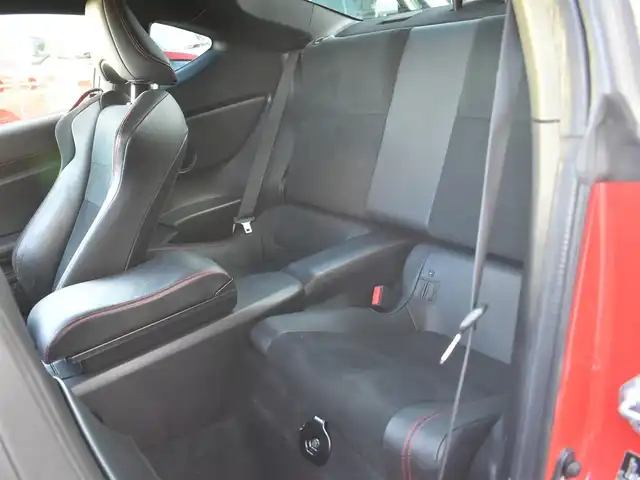 トヨタ ８６ GT リミテッド 神奈川県 2012(平24)年 5.7万km ライトニングレッド USトヨタ直輸入純正エンブレム/モデリスタエアロ（F・S・R）/TOM’S4本出しマフラー/：TOM’S4スモークテールレンズ/車高調/社外ディスプレイオーディオ/Bluetooth/バックカメラ/FM/AM/パイオニアパワードサブウーファー（）/プッシュスタート/ドライブレコーダー（前後）/社外シルバーメッキ19インチアルミホイール/：235/35R19/ハーフレザーシート/：シートヒーター前席/フロアマット