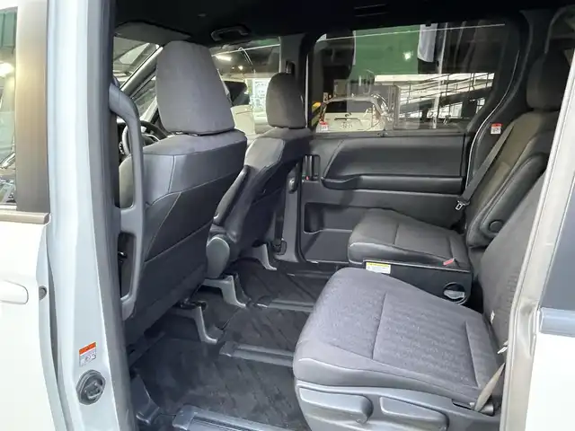 トヨタ ノア S－G 佐賀県 2023(令5)年 1.3万km ホワイトパールクリスタルシャイン ワンオーナー/トヨタセーフティセンス/・衝突被害軽減ブレーキ/・車線逸脱防止アラート/・先行車追随クルーズコントロール/・オートハイビーム/純正１０.５インチメモリナビ/・Bluetoothオーディオ/・Wifi/カーマルチメディア/・HDMI端子/・フルセグテレビ/ETC2.0/両側パワースライドドア/レザーステアリング/リアクーラー/ヘッドライトレベライザー/プッシュスタート
