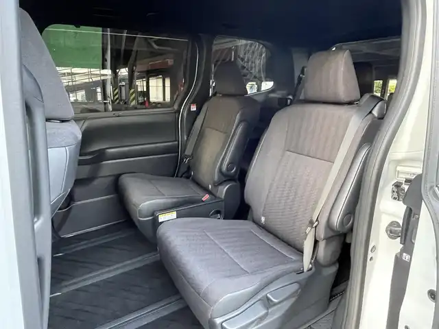 トヨタ ノア S－G 佐賀県 2023(令5)年 1.3万km ホワイトパールクリスタルシャイン ワンオーナー/トヨタセーフティセンス/・衝突被害軽減ブレーキ/・車線逸脱防止アラート/・先行車追随クルーズコントロール/・オートハイビーム/純正１０.５インチメモリナビ/・Bluetoothオーディオ/・Wifi/カーマルチメディア/・HDMI端子/・フルセグテレビ/ETC2.0/両側パワースライドドア/レザーステアリング/リアクーラー/ヘッドライトレベライザー/プッシュスタート