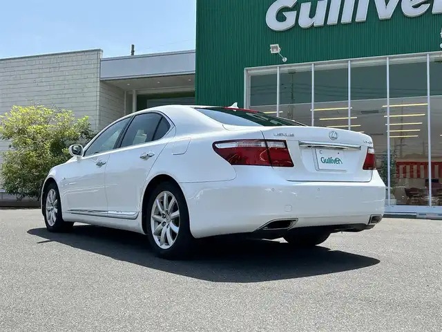 レクサス ＬＳ 460 バージョンU Iパッケージ 岡山県 2006(平18)年 6.9万km ホワイトパールクリスタルシャイン 純正HDDナビ/CD、MD、AM、FM、HDD/レクサスLSプレミアムサウンドシステム/バックカメラ/ビルトインETC/サンルーフ/全席パワーシート/全席シートヒーター/全席ベンチレーション/ステアリングヒーター/電動リアドアサンシェード/電動リアウィンドウサンシェード/コーナーポール/D席メモリーシート/前後コーナーセンサー/本木目本革ステアリング＆本革シフトノブ/クルーズコントロール/電動パーキングブレーキ/後席センターアームレスト/ソアサンシェード/ステアリングヒーター/メモリーシート