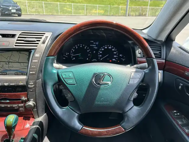 レクサス ＬＳ 460 バージョンU Iパッケージ 岡山県 2006(平18)年 6.9万km ホワイトパールクリスタルシャイン 純正HDDナビ/CD、MD、AM、FM、HDD/レクサスLSプレミアムサウンドシステム/バックカメラ/ビルトインETC/サンルーフ/全席パワーシート/全席シートヒーター/全席ベンチレーション/ステアリングヒーター/電動リアドアサンシェード/電動リアウィンドウサンシェード/コーナーポール/D席メモリーシート/前後コーナーセンサー/本木目本革ステアリング＆本革シフトノブ/クルーズコントロール/電動パーキングブレーキ/後席センターアームレスト/ソアサンシェード/ステアリングヒーター/メモリーシート