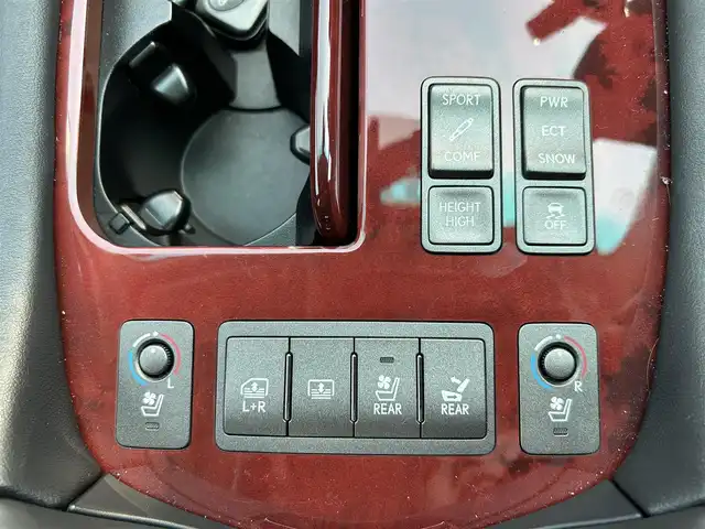 レクサス ＬＳ 460 バージョンU Iパッケージ 岡山県 2006(平18)年 6.9万km ホワイトパールクリスタルシャイン 純正HDDナビ/CD、MD、AM、FM、HDD/レクサスLSプレミアムサウンドシステム/バックカメラ/ビルトインETC/サンルーフ/全席パワーシート/全席シートヒーター/全席ベンチレーション/ステアリングヒーター/電動リアドアサンシェード/電動リアウィンドウサンシェード/コーナーポール/D席メモリーシート/前後コーナーセンサー/本木目本革ステアリング＆本革シフトノブ/クルーズコントロール/電動パーキングブレーキ/後席センターアームレスト/ソアサンシェード/ステアリングヒーター/メモリーシート