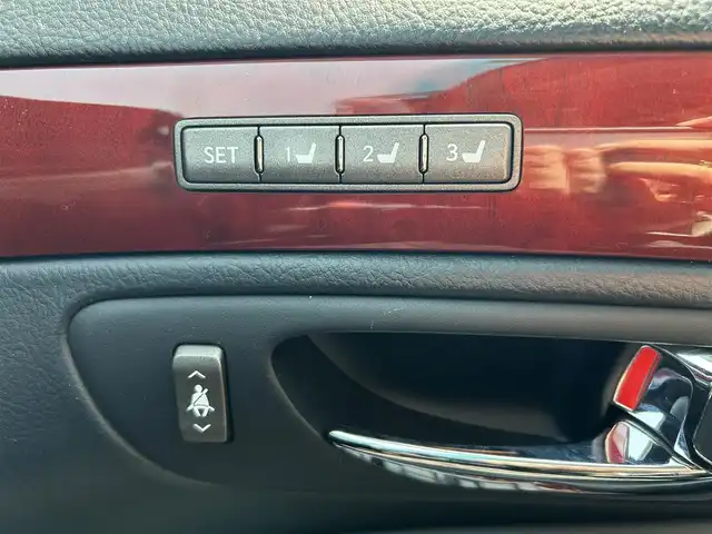 レクサス ＬＳ 460 バージョンU Iパッケージ 岡山県 2006(平18)年 6.9万km ホワイトパールクリスタルシャイン 純正HDDナビ/CD、MD、AM、FM、HDD/レクサスLSプレミアムサウンドシステム/バックカメラ/ビルトインETC/サンルーフ/全席パワーシート/全席シートヒーター/全席ベンチレーション/ステアリングヒーター/電動リアドアサンシェード/電動リアウィンドウサンシェード/コーナーポール/D席メモリーシート/前後コーナーセンサー/本木目本革ステアリング＆本革シフトノブ/クルーズコントロール/電動パーキングブレーキ/後席センターアームレスト/ソアサンシェード/ステアリングヒーター/メモリーシート