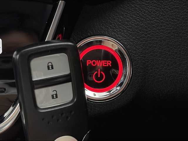 ホンダ ヴェゼル ハイブリッド Z ホンダセンシング 群馬県 2018(平30)年 2.8万km クリスタルブラックパール １１型ナビ　バックカメラ　衝突被害軽減ブレーキ　ルーフレール　アダプティブクルーズコントロール　ハーフレザーシート　シートヒーター　ビルトインＥＴＣ　パドルシフト　ＬＥＤヘッドライト　禁煙車