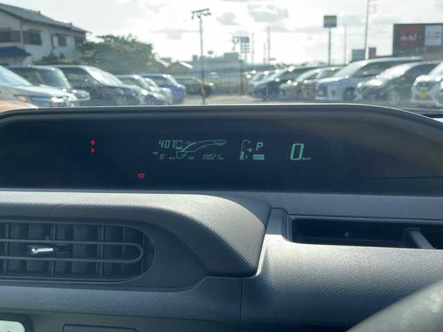 トヨタ アクア S 岐阜県 2012(平24)年 1.9万km ライムホワイトパールクリスタルシャイン スマートキー　/純正ナビ　/プッシュスタート　/純正テレビ　/バックカメラ搭載　/パワーウィンドウ　/パワーステアリング　/アイドリングストップ　/純正フロアマット　/ＡＢＳ　/横滑り防止装置　/盗難防止装置　/オートライト