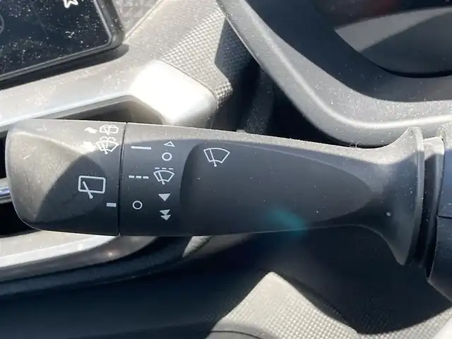 ダイハツ ロッキー プレミアム 熊本県 2020(令2)年 6.9万km ブラックマイカメタリック/シャイニングホワイトパール 純正ディスプレイオーディオ/・AM/FM/USB/iPod/BT/・フルセグTV/・AppleCarPlay/全周囲カメラ/・バック/サイド/フロント/スマートアシスト３/・衝突警報機能/・車線逸脱警報機能/・衝突回避支援ブレーキ機能/・誤発進抑制機能（前方・後方）/・先行車発進お知らせ機能/・標識認識機能/・クリアランスソナー/・オートハイビーム/・ブラインドスポットモニター/・リヤクロストラフィックアラート/・レーダークルーズコントロール/ETC/ハーフレザーシート/D/N席シートヒーター/オートライト/・LEDライト/・フォグランプ/電動格納ミラー/・ウィンカーミラー/革巻きステアリング/・ステアリングリモコン/純正フロアマット/純正アルミホイール/スマートキー