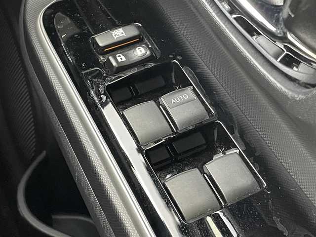 トヨタ アクア クロスオーバー グラム 茨城県 2020(令2)年 4.3万km オリーブマイカM 純正ナビ/バックカメラ/フルセグ/衝突被害軽減ブレーキ/車線逸脱抑制装置/オートマチックハイビーム/クリアランスソナー/ETC/ドラレコ/シートヒーター/純正16インチAW/LEDヘッドライト/スマートキー