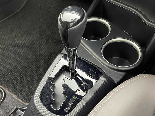 トヨタ アクア クロスオーバー グラム 茨城県 2020(令2)年 4.3万km オリーブマイカM 純正ナビ/バックカメラ/フルセグ/衝突被害軽減ブレーキ/車線逸脱抑制装置/オートマチックハイビーム/クリアランスソナー/ETC/ドラレコ/シートヒーター/純正16インチAW/LEDヘッドライト/スマートキー