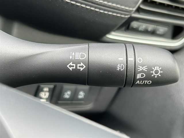 日産 セレナ e－パワー ハイウェイスター V 佐賀県 2018(平30)年 6.8万km ブリリアントホワイトパール プロパイロット/エマージェンシーブレーキ/インテリジェントクルーズコントロール/純正9インチナビ/・アラウンドビューモニター/・フルセグTV/BT/CD/DVD/純正フリップダウンモニター/インテリジェントルームミラー/純正ドライブレコーダー/シートヒーター/ハンドルヒーター/ハンズフリーパワースライドドア/両側パワースライドドア/LEDヘッドライト/純正15インチアルミホイール/フロアマット/エアバックW＋サイド＋カーテン/TEIN車高調/純正サスペンション車載/取扱説明書