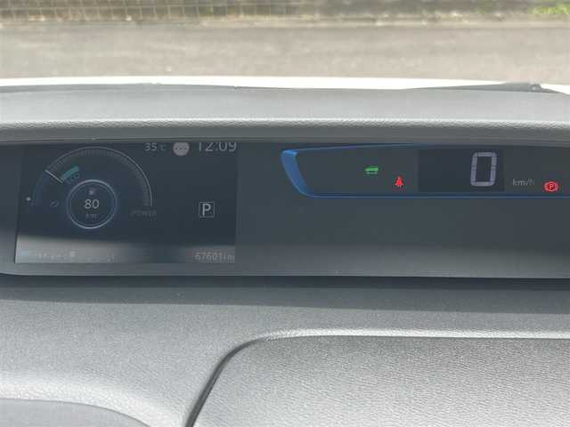 日産 セレナ e－パワー ハイウェイスター V 佐賀県 2018(平30)年 6.8万km ブリリアントホワイトパール プロパイロット/エマージェンシーブレーキ/インテリジェントクルーズコントロール/純正9インチナビ/・アラウンドビューモニター/・フルセグTV/BT/CD/DVD/純正フリップダウンモニター/インテリジェントルームミラー/純正ドライブレコーダー/シートヒーター/ハンドルヒーター/ハンズフリーパワースライドドア/両側パワースライドドア/LEDヘッドライト/純正15インチアルミホイール/フロアマット/エアバックW＋サイド＋カーテン/TEIN車高調/純正サスペンション車載/取扱説明書