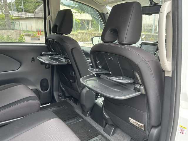 日産 セレナ e－パワー ハイウェイスター V 佐賀県 2018(平30)年 6.8万km ブリリアントホワイトパール プロパイロット/エマージェンシーブレーキ/インテリジェントクルーズコントロール/純正9インチナビ/・アラウンドビューモニター/・フルセグTV/BT/CD/DVD/純正フリップダウンモニター/インテリジェントルームミラー/純正ドライブレコーダー/シートヒーター/ハンドルヒーター/ハンズフリーパワースライドドア/両側パワースライドドア/LEDヘッドライト/純正15インチアルミホイール/フロアマット/エアバックW＋サイド＋カーテン/TEIN車高調/純正サスペンション車載/取扱説明書