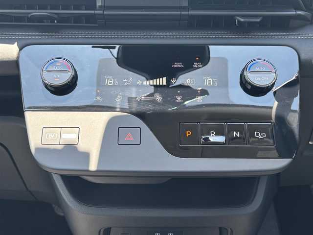 日産 セレナ e－パワー ハイウェイスター V 奈良県 2024(令6)年 0.1万km ダイヤモンドブラック ９インチ純正フルセグナビ(MM223D-Le)　/Ｂｌｕｅｔｏｏｔｈ　/フリップダウンモニター　/全方位モニター　/ＨＤＭＩ　/デジタルインナーミラー　/電動パーキングブレーキ　/ブレーキホールド　/ビルトインＥＴＣ/USBタイプC/両側パワースライドドア/前後ドライブレコーダー/純正アルミホイール/純正フロアマット
