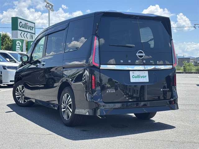 日産 セレナ e－パワー ハイウェイスター V 奈良県 2024(令6)年 0.1万km ダイヤモンドブラック ９インチ純正フルセグナビ(MM223D-Le)　/Ｂｌｕｅｔｏｏｔｈ　/フリップダウンモニター　/全方位モニター　/ＨＤＭＩ　/デジタルインナーミラー　/電動パーキングブレーキ　/ブレーキホールド　/ビルトインＥＴＣ/USBタイプC/両側パワースライドドア/前後ドライブレコーダー/純正アルミホイール/純正フロアマット