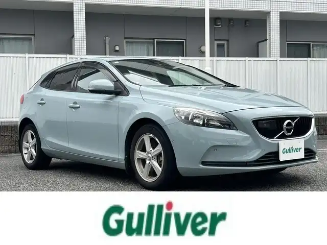 ボルボ Ｖ４０ T2 キネティック 愛知県 2017(平29)年 5.1万km アマゾンブルー メーカーオプションナビ【Bluetooth CD DVD HDD iPod】/ETC/バックカメラ/レーダークルーズコントロール/クロストラフィックアラート/ブラインドスポットインフォメーションシステム/レーンキープアシスト/前後コーナーセンサー/HIDヘッドライト/オートライト/ステアリングリモコン/ハンズフリー/電動格納ドアミラー/純正フロアマット/純正アルミホイール/禁煙車