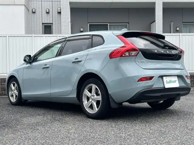 ボルボ Ｖ４０ T2 キネティック 愛知県 2017(平29)年 5.1万km アマゾンブルー メーカーオプションナビ【Bluetooth CD DVD HDD iPod】/ETC/バックカメラ/レーダークルーズコントロール/クロストラフィックアラート/ブラインドスポットインフォメーションシステム/レーンキープアシスト/前後コーナーセンサー/HIDヘッドライト/オートライト/ステアリングリモコン/ハンズフリー/電動格納ドアミラー/純正フロアマット/純正アルミホイール/禁煙車