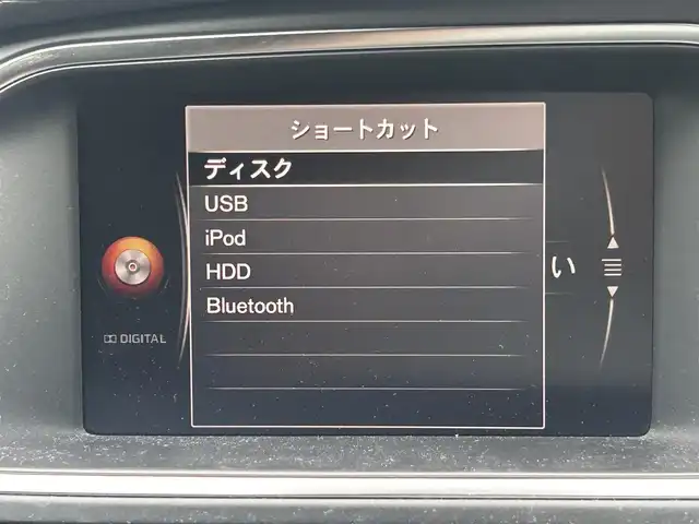 ボルボ Ｖ４０ T2 キネティック 愛知県 2017(平29)年 5.1万km アマゾンブルー メーカーオプションナビ【Bluetooth CD DVD HDD iPod】/ETC/バックカメラ/レーダークルーズコントロール/クロストラフィックアラート/ブラインドスポットインフォメーションシステム/レーンキープアシスト/前後コーナーセンサー/HIDヘッドライト/オートライト/ステアリングリモコン/ハンズフリー/電動格納ドアミラー/純正フロアマット/純正アルミホイール/禁煙車