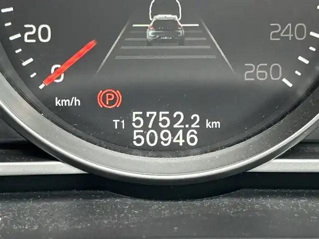 ボルボ Ｖ４０ T2 キネティック 愛知県 2017(平29)年 5.1万km アマゾンブルー メーカーオプションナビ【Bluetooth CD DVD HDD iPod】/ETC/バックカメラ/レーダークルーズコントロール/クロストラフィックアラート/ブラインドスポットインフォメーションシステム/レーンキープアシスト/前後コーナーセンサー/HIDヘッドライト/オートライト/ステアリングリモコン/ハンズフリー/電動格納ドアミラー/純正フロアマット/純正アルミホイール/禁煙車