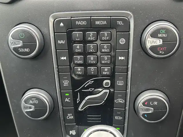 ボルボ Ｖ４０ T2 キネティック 愛知県 2017(平29)年 5.1万km アマゾンブルー メーカーオプションナビ【Bluetooth CD DVD HDD iPod】/ETC/バックカメラ/レーダークルーズコントロール/クロストラフィックアラート/ブラインドスポットインフォメーションシステム/レーンキープアシスト/前後コーナーセンサー/HIDヘッドライト/オートライト/ステアリングリモコン/ハンズフリー/電動格納ドアミラー/純正フロアマット/純正アルミホイール/禁煙車
