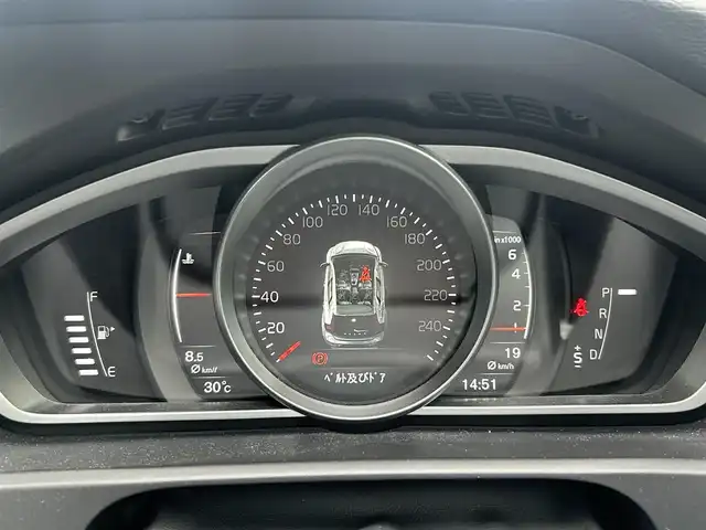 ボルボ Ｖ４０ T2 キネティック 愛知県 2017(平29)年 5.1万km アマゾンブルー メーカーオプションナビ【Bluetooth CD DVD HDD iPod】/ETC/バックカメラ/レーダークルーズコントロール/クロストラフィックアラート/ブラインドスポットインフォメーションシステム/レーンキープアシスト/前後コーナーセンサー/HIDヘッドライト/オートライト/ステアリングリモコン/ハンズフリー/電動格納ドアミラー/純正フロアマット/純正アルミホイール/禁煙車