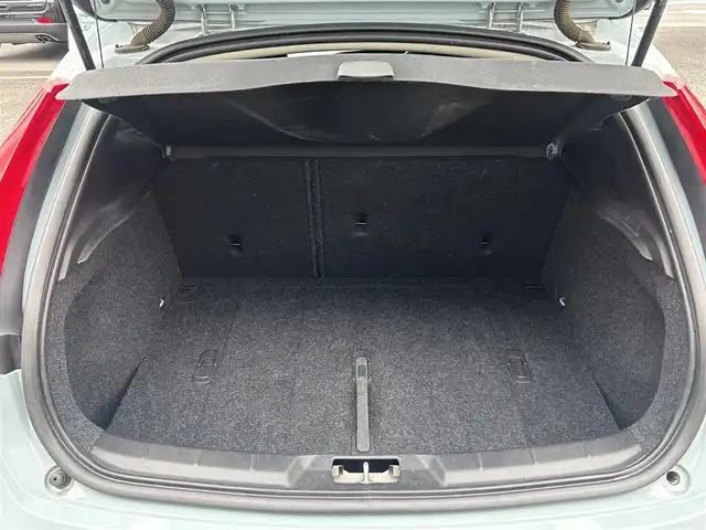 ボルボ Ｖ４０ T2 キネティック 愛知県 2017(平29)年 5.1万km アマゾンブルー メーカーオプションナビ【Bluetooth CD DVD HDD iPod】/ETC/バックカメラ/レーダークルーズコントロール/クロストラフィックアラート/ブラインドスポットインフォメーションシステム/レーンキープアシスト/前後コーナーセンサー/HIDヘッドライト/オートライト/ステアリングリモコン/ハンズフリー/電動格納ドアミラー/純正フロアマット/純正アルミホイール/禁煙車