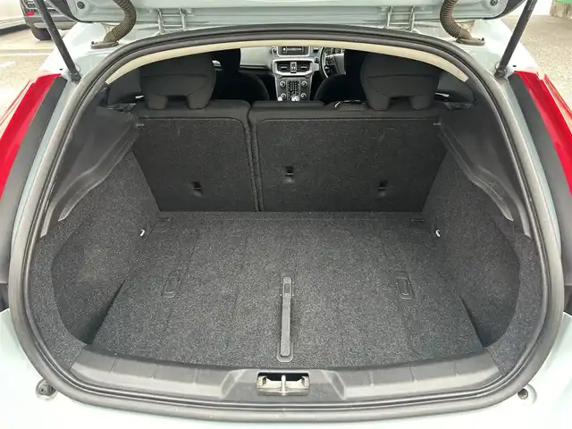 ボルボ Ｖ４０ T2 キネティック 愛知県 2017(平29)年 5.1万km アマゾンブルー メーカーオプションナビ【Bluetooth CD DVD HDD iPod】/ETC/バックカメラ/レーダークルーズコントロール/クロストラフィックアラート/ブラインドスポットインフォメーションシステム/レーンキープアシスト/前後コーナーセンサー/HIDヘッドライト/オートライト/ステアリングリモコン/ハンズフリー/電動格納ドアミラー/純正フロアマット/純正アルミホイール/禁煙車