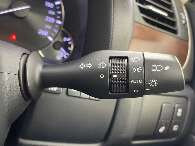 レクサス ＧＳ 350 Iパッケージ 新潟県 2016(平28)年 6.9万km ソニッククォーツ 4WD/純正メモリナビ/　フルセグTV/Bluetooth/USB/CD/DVD/レーダークルーズコントロール/衝突被害軽減ブレーキ/レーンキープアシスト/ブラインドスポットモニター/リヤカメラディテクション/前後コーナーセンサー/レザーシート/前席シートヒーター/前席シートベンチレーション/前席パワーシート/D席メモリーシート/バックモニター/ビルトインETC2.0/ステアリングヒーター/3眼LEDヘッドライト/オートマチックハイビーム/オートライト/パドルシフト/レザーステアリング/ステアリングスイッチ