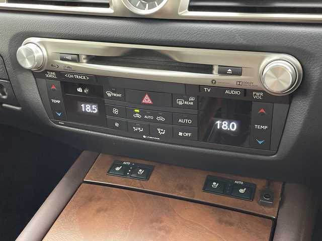 レクサス ＧＳ 350 Iパッケージ 新潟県 2016(平28)年 6.9万km ソニッククォーツ 4WD/純正メモリナビ/　フルセグTV/Bluetooth/USB/CD/DVD/レーダークルーズコントロール/衝突被害軽減ブレーキ/レーンキープアシスト/ブラインドスポットモニター/リヤカメラディテクション/前後コーナーセンサー/レザーシート/前席シートヒーター/前席シートベンチレーション/前席パワーシート/D席メモリーシート/バックモニター/ビルトインETC2.0/ステアリングヒーター/3眼LEDヘッドライト/オートマチックハイビーム/オートライト/パドルシフト/レザーステアリング/ステアリングスイッチ