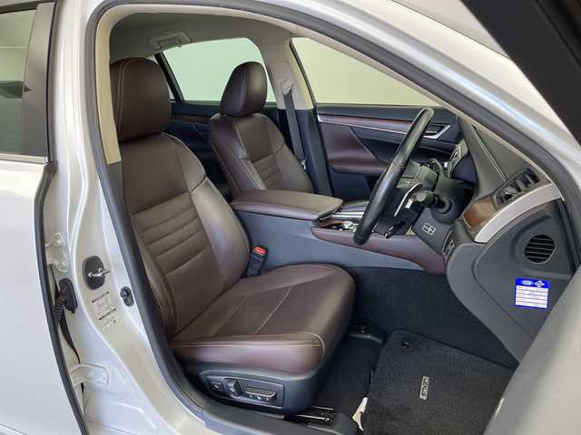 レクサス ＧＳ 350 Iパッケージ 新潟県 2016(平28)年 6.9万km ソニッククォーツ 4WD/純正メモリナビ/　フルセグTV/Bluetooth/USB/CD/DVD/レーダークルーズコントロール/衝突被害軽減ブレーキ/レーンキープアシスト/ブラインドスポットモニター/リヤカメラディテクション/前後コーナーセンサー/レザーシート/前席シートヒーター/前席シートベンチレーション/前席パワーシート/D席メモリーシート/バックモニター/ビルトインETC2.0/ステアリングヒーター/3眼LEDヘッドライト/オートマチックハイビーム/オートライト/パドルシフト/レザーステアリング/ステアリングスイッチ