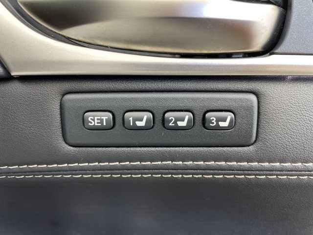 レクサス ＧＳ 350 Iパッケージ 新潟県 2016(平28)年 6.9万km ソニッククォーツ 4WD/純正メモリナビ/　フルセグTV/Bluetooth/USB/CD/DVD/レーダークルーズコントロール/衝突被害軽減ブレーキ/レーンキープアシスト/ブラインドスポットモニター/リヤカメラディテクション/前後コーナーセンサー/レザーシート/前席シートヒーター/前席シートベンチレーション/前席パワーシート/D席メモリーシート/バックモニター/ビルトインETC2.0/ステアリングヒーター/3眼LEDヘッドライト/オートマチックハイビーム/オートライト/パドルシフト/レザーステアリング/ステアリングスイッチ