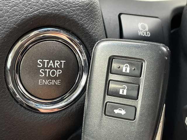 レクサス ＧＳ 350 Iパッケージ 新潟県 2016(平28)年 6.9万km ソニッククォーツ 4WD/純正メモリナビ/　フルセグTV/Bluetooth/USB/CD/DVD/レーダークルーズコントロール/衝突被害軽減ブレーキ/レーンキープアシスト/ブラインドスポットモニター/リヤカメラディテクション/前後コーナーセンサー/レザーシート/前席シートヒーター/前席シートベンチレーション/前席パワーシート/D席メモリーシート/バックモニター/ビルトインETC2.0/ステアリングヒーター/3眼LEDヘッドライト/オートマチックハイビーム/オートライト/パドルシフト/レザーステアリング/ステアリングスイッチ