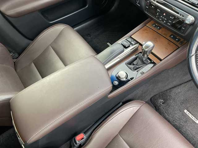 レクサス ＧＳ 350 Iパッケージ 新潟県 2016(平28)年 6.9万km ソニッククォーツ 4WD/純正メモリナビ/　フルセグTV/Bluetooth/USB/CD/DVD/レーダークルーズコントロール/衝突被害軽減ブレーキ/レーンキープアシスト/ブラインドスポットモニター/リヤカメラディテクション/前後コーナーセンサー/レザーシート/前席シートヒーター/前席シートベンチレーション/前席パワーシート/D席メモリーシート/バックモニター/ビルトインETC2.0/ステアリングヒーター/3眼LEDヘッドライト/オートマチックハイビーム/オートライト/パドルシフト/レザーステアリング/ステアリングスイッチ