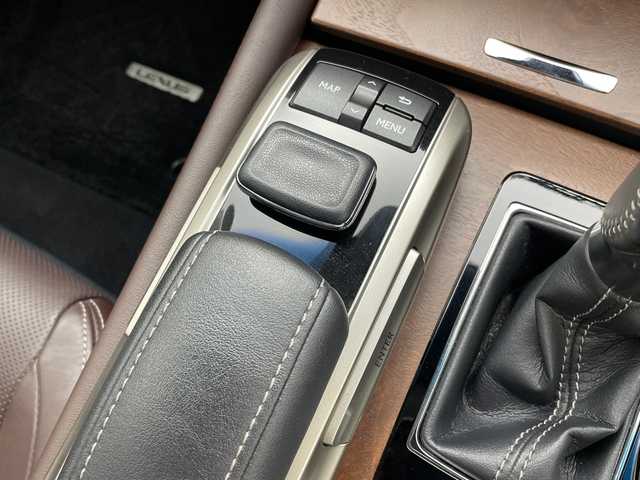 レクサス ＧＳ 350 Iパッケージ 新潟県 2016(平28)年 6.9万km ソニッククォーツ 4WD/純正メモリナビ/　フルセグTV/Bluetooth/USB/CD/DVD/レーダークルーズコントロール/衝突被害軽減ブレーキ/レーンキープアシスト/ブラインドスポットモニター/リヤカメラディテクション/前後コーナーセンサー/レザーシート/前席シートヒーター/前席シートベンチレーション/前席パワーシート/D席メモリーシート/バックモニター/ビルトインETC2.0/ステアリングヒーター/3眼LEDヘッドライト/オートマチックハイビーム/オートライト/パドルシフト/レザーステアリング/ステアリングスイッチ