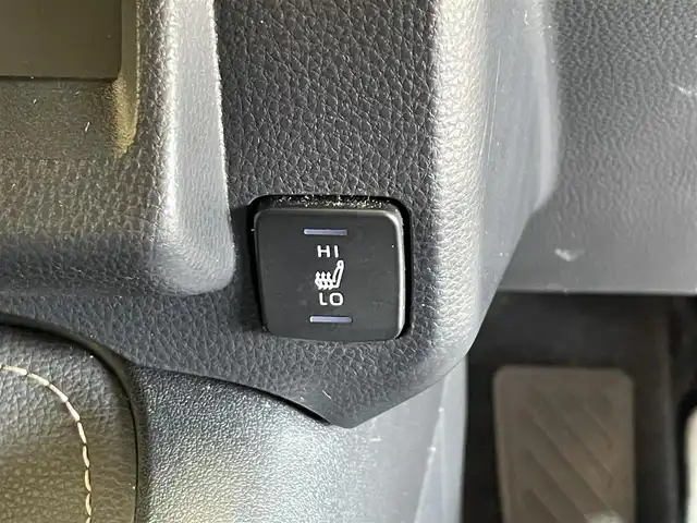 トヨタ カローラツーリング ハイブリッド ダブルバイビー 岩手県 2021(令3)年 8.8万km ホワイトパールクリスタルシャイン ４WD/ヘッドアップディスプレイ/トヨタセーフティセンス/プリクラッシュセーフティ/レーダークルーズコントロール/レーントレーシングアシスト/オートマチックハイビーム/ブラインドスポットモニター/リヤクロストラフィックアラート/クリアランスソナー/横滑り防止装置/オートブレーキホールド/前席シートヒーター/ステアリングヒーター/AC100V1500Wアクセサリーコンセント/純正ディスプレイオーディオ/ナビゲーション機能/フルセグTV/CD・DVDデッキ/バックカメラ/ETC2.0/ドライブレコーダー/LEDヘッドランプ/純正１７インチアルミホイール