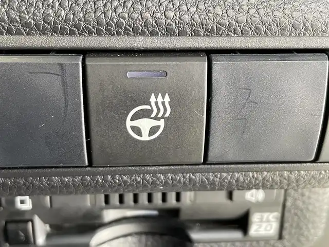 トヨタ カローラツーリング ハイブリッド ダブルバイビー 岩手県 2021(令3)年 8.8万km ホワイトパールクリスタルシャイン ４WD/ヘッドアップディスプレイ/トヨタセーフティセンス/プリクラッシュセーフティ/レーダークルーズコントロール/レーントレーシングアシスト/オートマチックハイビーム/ブラインドスポットモニター/リヤクロストラフィックアラート/クリアランスソナー/横滑り防止装置/オートブレーキホールド/前席シートヒーター/ステアリングヒーター/AC100V1500Wアクセサリーコンセント/純正ディスプレイオーディオ/ナビゲーション機能/フルセグTV/CD・DVDデッキ/バックカメラ/ETC2.0/ドライブレコーダー/LEDヘッドランプ/純正１７インチアルミホイール